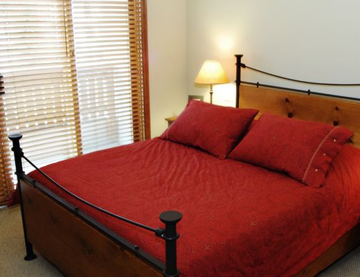 McGillivray Creek #29 - 3 Bdrm + Den HT - Sun Peaks