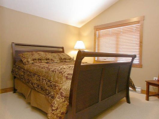 Snowy Creek #4 - 2 Bdrm + Loft HT - Big White