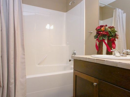 Snowy Creek #4 - 2 Bdrm + Loft HT - Big White