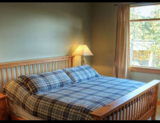 Slope's Edge Chalet - 4 Bdrm HT - Sun Peaks