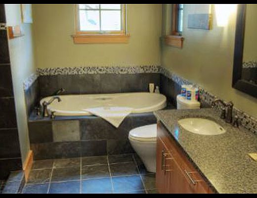 Slope's Edge Chalet - 4 Bdrm HT - Sun Peaks