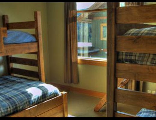 Slope's Edge Chalet - 4 Bdrm HT - Sun Peaks