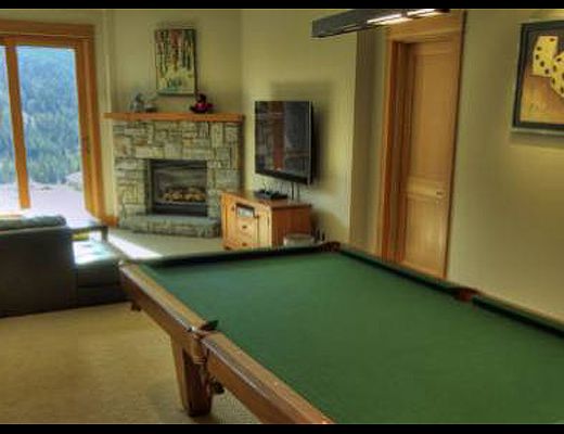 Slope's Edge Chalet - 4 Bdrm HT - Sun Peaks