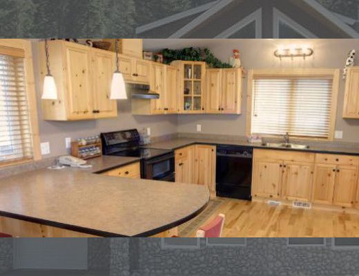 Getaway Chalet - 4 Bdrm HT - Sun Peaks