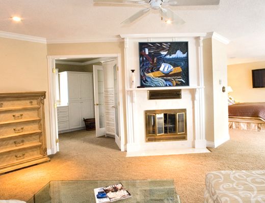 The Brick House  5 Bdrm - Kelowna