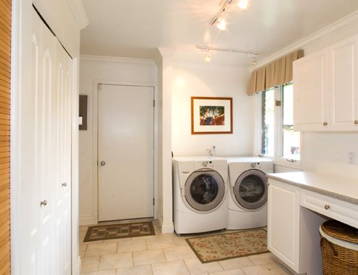The Brick House  5 Bdrm - Kelowna