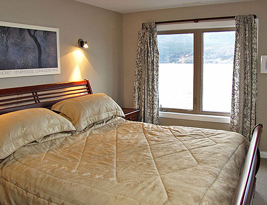 Poplar Lakefront - 5 Bdrm HT - Kelowna