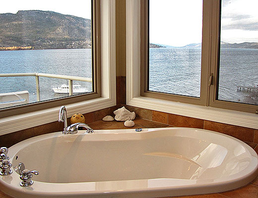 Poplar Lakefront - 5 Bdrm HT - Kelowna