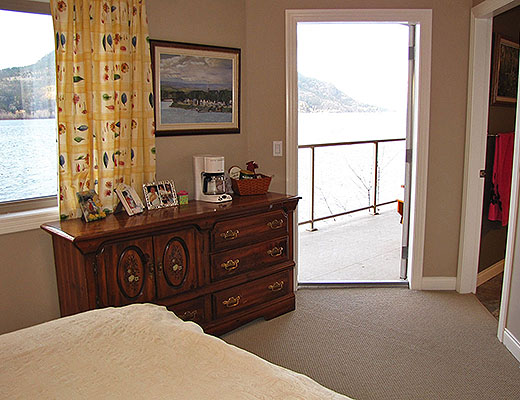 Poplar Lakefront - 5 Bdrm HT - Kelowna