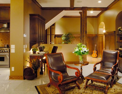 New England Traditional - 5 Bdrm w/Pool - Kelowna