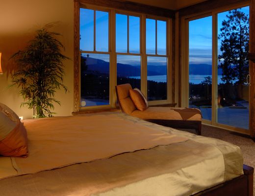 New England Traditional - 5 Bdrm w/Pool - Kelowna