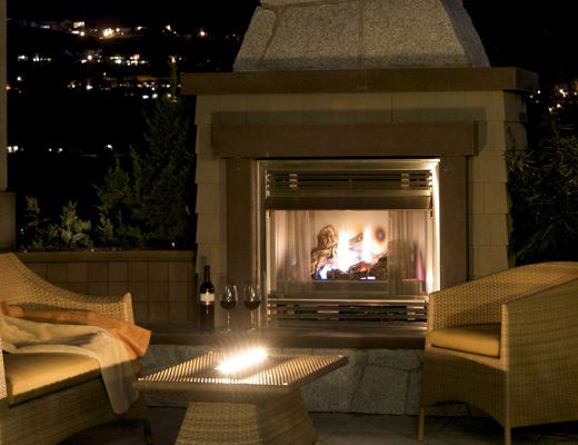 New England Traditional - 5 Bdrm w/Pool - Kelowna