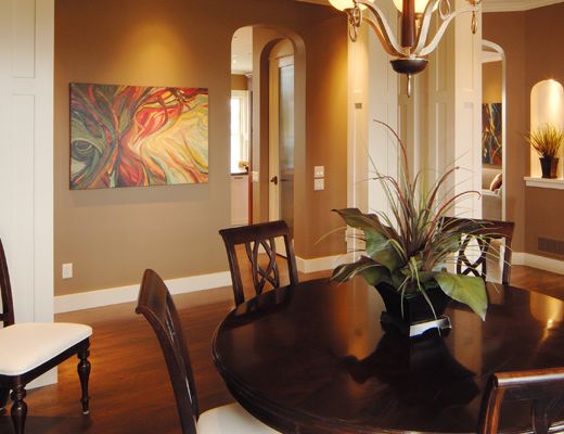 English Country Home - 5 Bdrm w/Pool - Kelowna