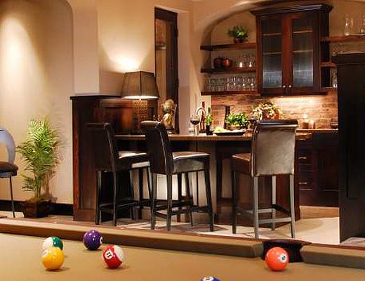 English Country Home - 5 Bdrm w/Pool - Kelowna