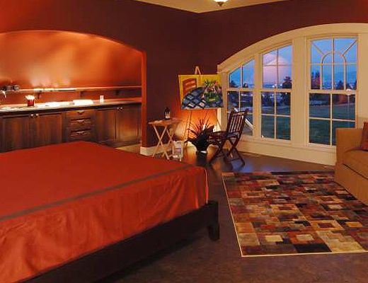 English Country Home - 5 Bdrm w/Pool - Kelowna