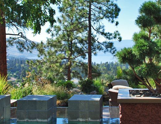 English Country Home - 5 Bdrm w/Pool - Kelowna