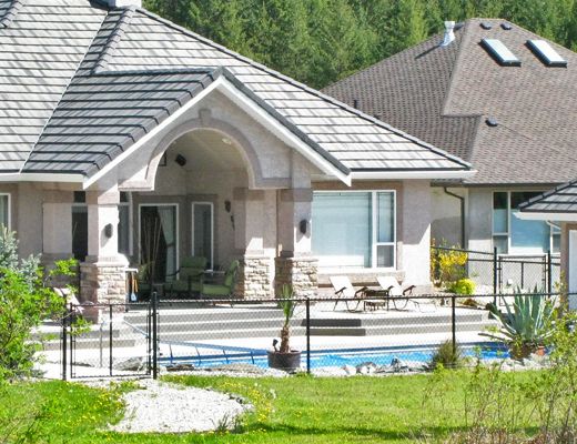 Executive Home on SLE Golf Course w/ Pool - 2 Bdrm + Den - Shuswap