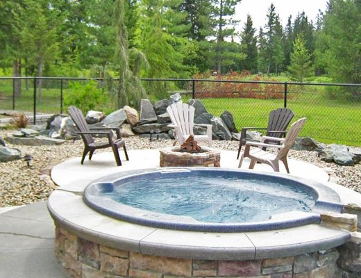 Executive Home on SLE Golf Course w/ Pool - 2 Bdrm + Den - Shuswap