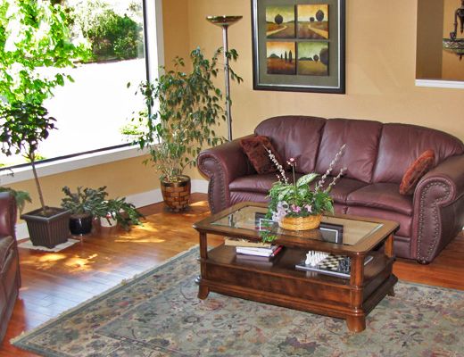 Mountain & City Views - 3 Bdrm HT - Kelowna