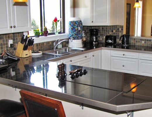 Mountain & City Views - 3 Bdrm HT - Kelowna