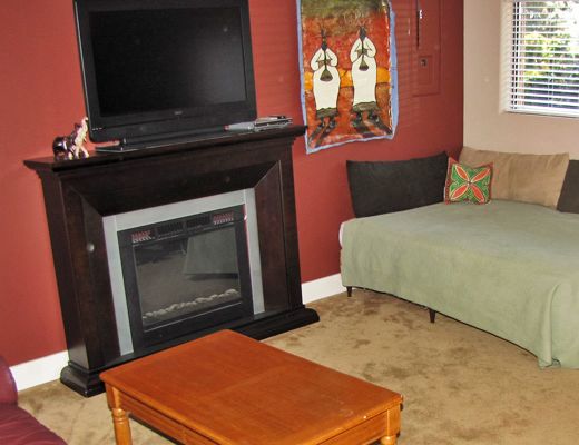 Mountain & City Views - 3 Bdrm HT - Kelowna