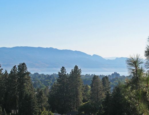 Mountain & City Views - 3 Bdrm HT - Kelowna