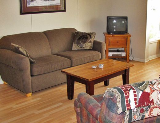 Dorothy Road Cabin - 3 Bdrm - Naramata