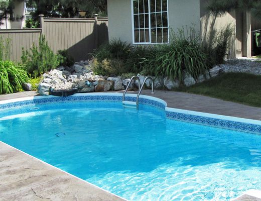 Hillside Pool Home - 3 Bdrm w/Pool - Kelowna