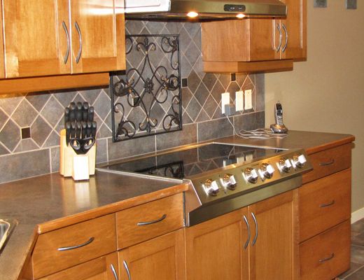 Hillside Pool Home - 3 Bdrm w/Pool - Kelowna