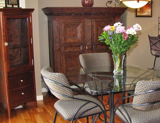 Hillside Pool Home - 3 Bdrm w/Pool - Kelowna