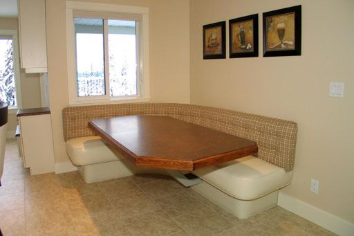 Mornington Main - 6 Bdrm HT (E) - Silver Star