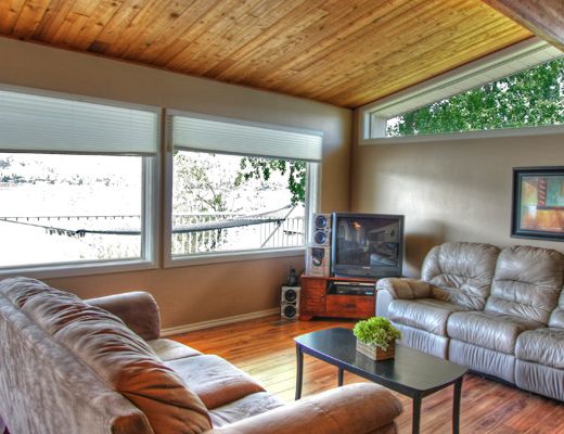 Sandy Shores Lakehouse - 3 Bdrm HT - Vernon