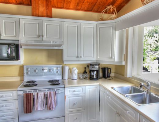 Sandy Shores Lakehouse - 3 Bdrm HT - Vernon