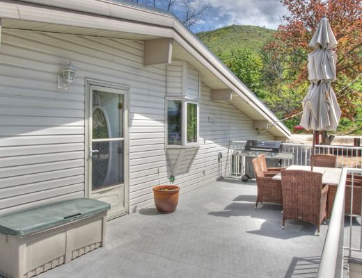 Sandy Shores Lakehouse - 3 Bdrm HT - Vernon