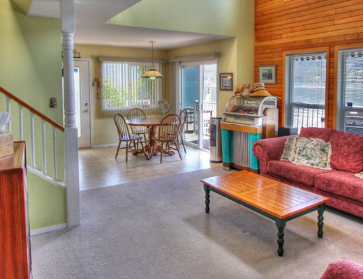 Ginger Lake House - 4 Bdrm HT - Vernon