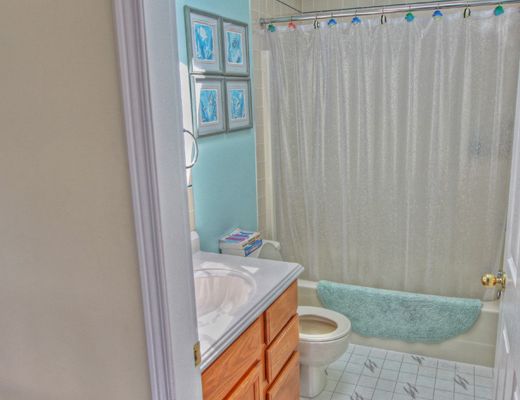 Ginger Lake House - 4 Bdrm HT - Vernon