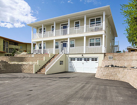 Above The Lake - 3 Bdrm Townhome w/Pool - Penticton