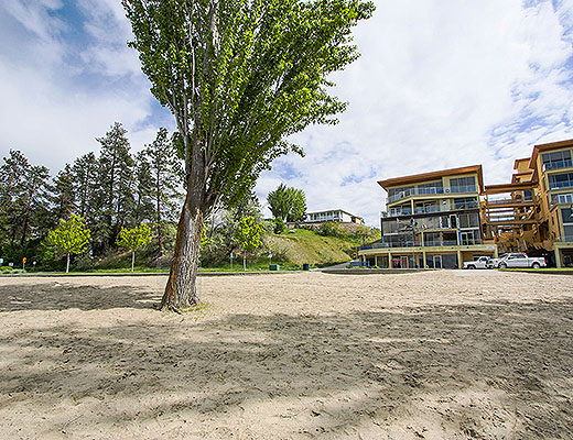 Above The Lake - 3 Bdrm Townhome w/Pool - Penticton