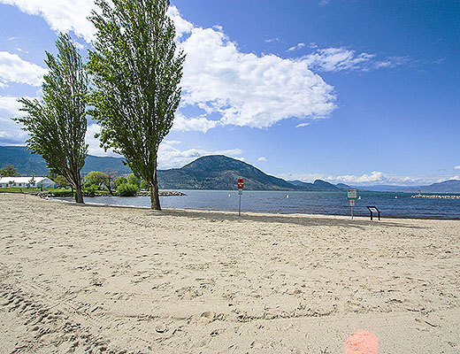 Above The Lake - 3 Bdrm Townhome w/Pool - Penticton