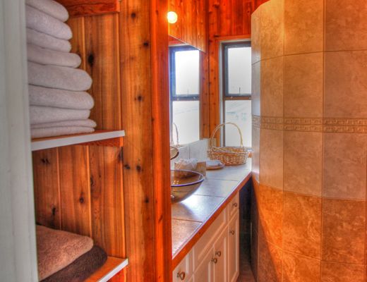 Waterfront Paradise - 3 Bdrm + Loft - Osoyoos