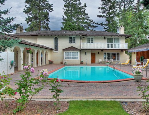 The Lake Estate - 5 Bdrm Lakefront w/Pool - Kelowna (CVH)