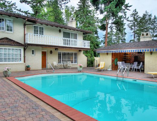 The Lake Estate - 5 Bdrm Lakefront w/Pool - Kelowna (CVH)