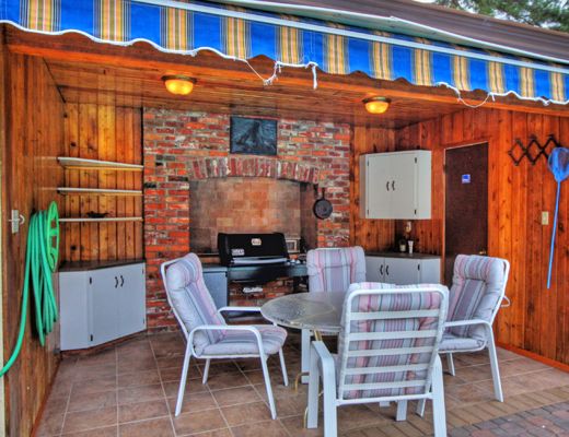 The Lake Estate - 5 Bdrm Lakefront w/Pool - Kelowna (CVH)