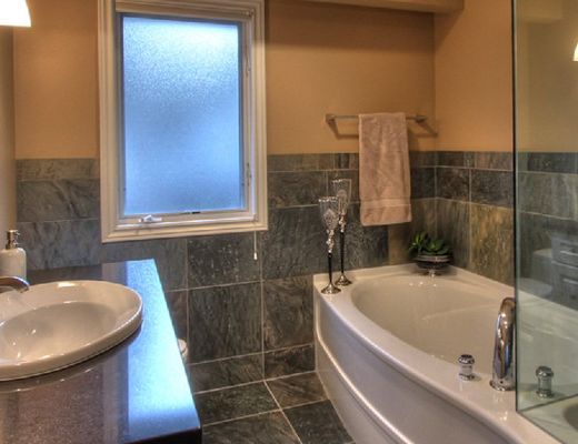 Sunset Vista - 4 Bdrm HT - Kelowna