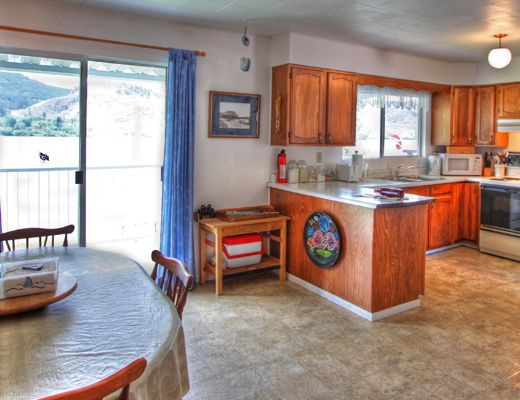 Skaha Lakefront Cottage - 4 Bdrm - OK Falls