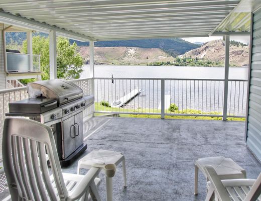 Skaha Lakefront Cottage - 4 Bdrm - OK Falls