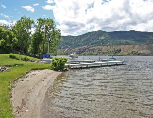 Skaha Lakefront Cottage - 4 Bdrm - OK Falls