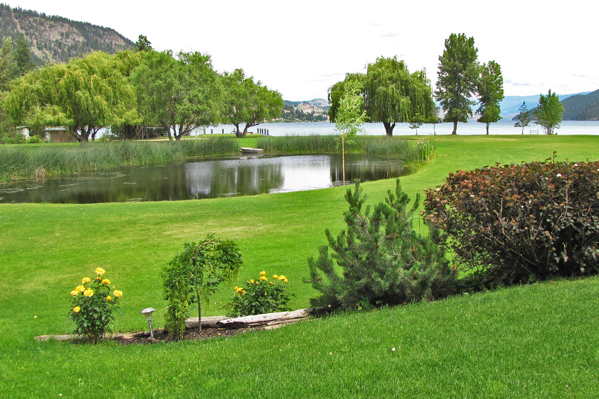 Jade Bay Lakefront 3 Bdrm HT Kalamalka Lake